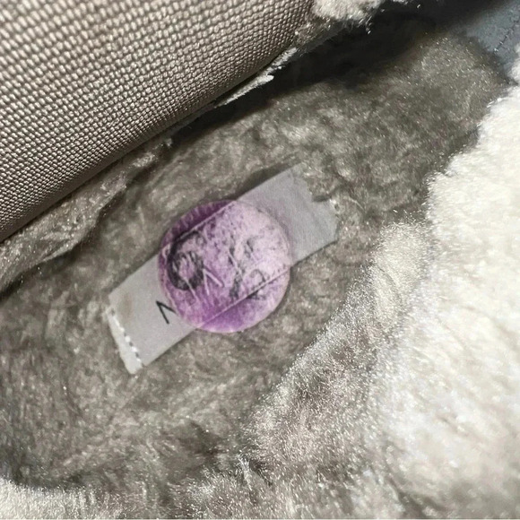 Steven New York Arian Chelsea Boot Like New size 6.5 Grey Lug soles faux fur - Picture 9 of 11